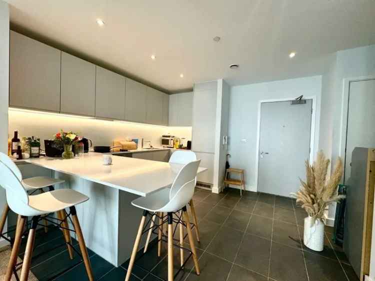 2 Bedroom Flat to Rent Salford M3 - Modern Apartment with Amenities