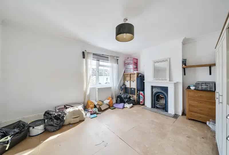 3 Bedroom House for Sale Near Earlswood Station
