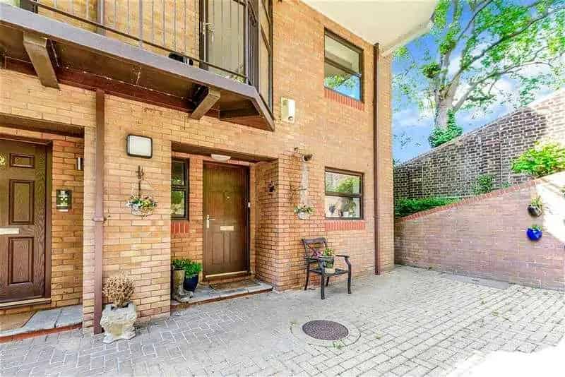 3 bed flat for sale