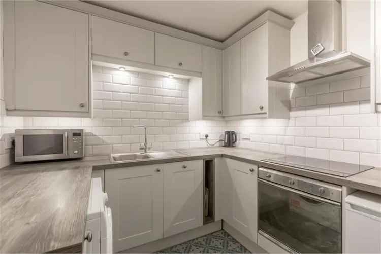 2 Bed Flat - Basement with 1 Reception Room