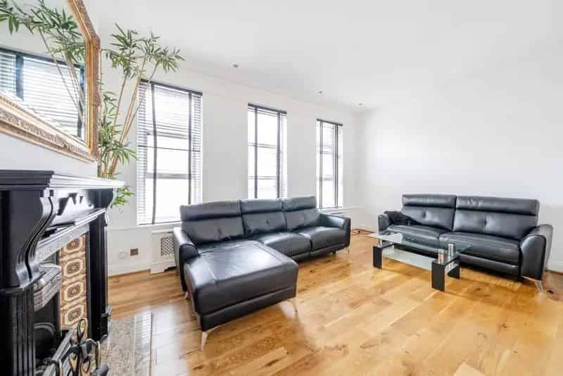 Spacious 3-Bedroom Family Flat in W10 - Fully Furnished