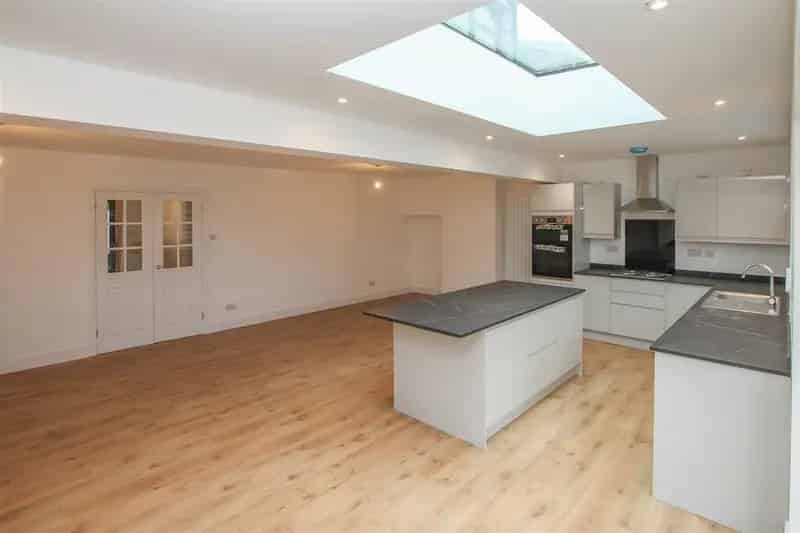 3 Bedroom Terraced House Kelvedon Hatch