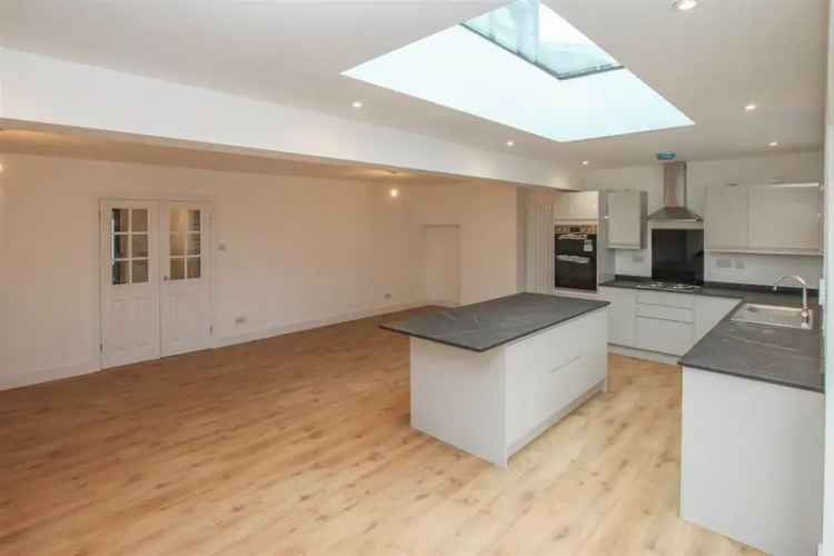 3 Bedroom Terraced House Kelvedon Hatch