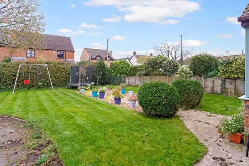 5 Bedroom Cottage for Sale in Slimbridge