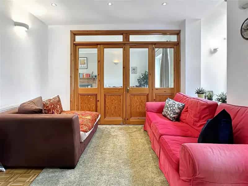 5 Bedroom Semi-Detached House for Sale