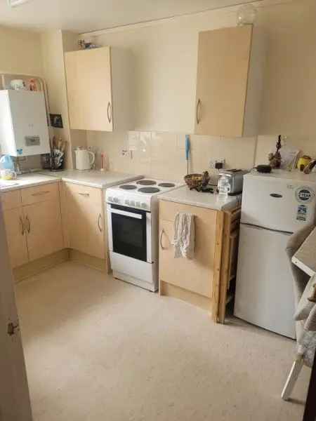 Flat For Rent in Woking, England