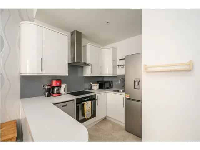 3 Bedroom Flat for Sale in Leith