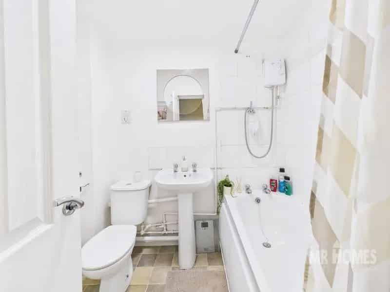 1 Bed Flat for Sale No Chain Modern Immaculate Top Floor Flat