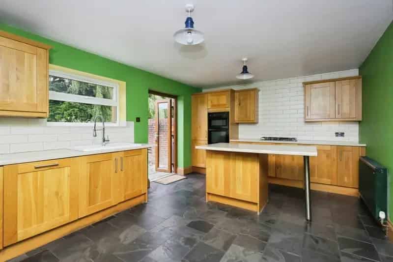 Three Bedroom Semi-Detached Home in Hailsham
