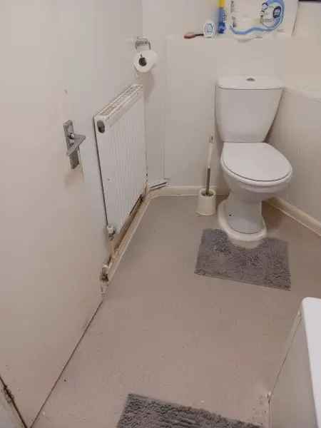 Flat For Rent in Castle Point, England