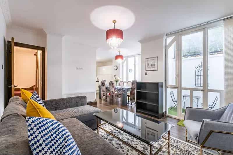 2 Bedroom Flat for Sale in Bayswater