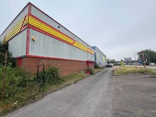 Workshop Warehouse with Storage and Yard