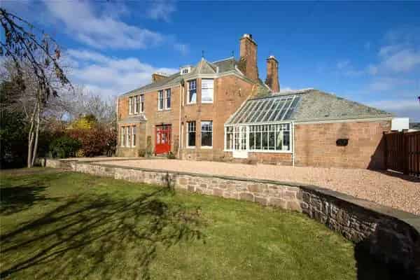 Clifton Townhouse Kirriemuir Attractive Modernised Home