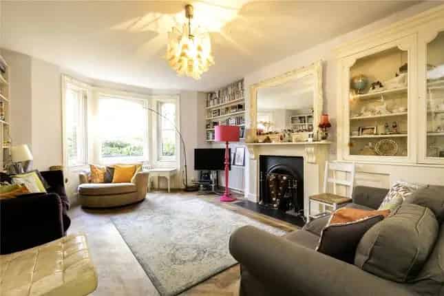 7 Bedroom Victorian House for Sale in Highbury London