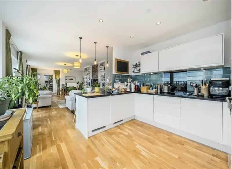3 Bed 2 Bath Penthouse City Views Gated Parking