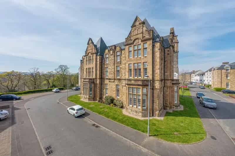 2 Bedroom Apartment for Sale in Shawlands Glasgow