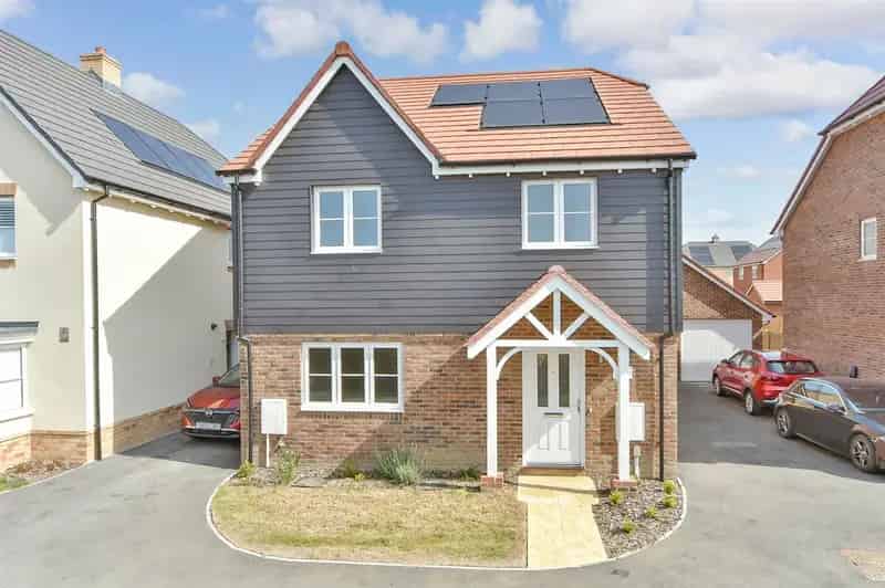 4 Bedroom Detached House for Sale Near Minster Beach