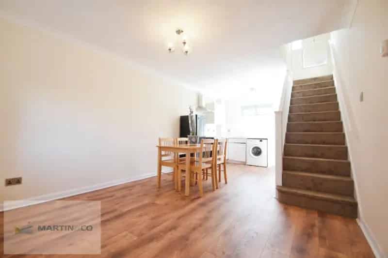 1 Bedroom House for Sale Near River Thames