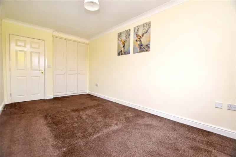 Top Floor Apartment  Recently Refurbished Kitchen and Two Double Bedrooms