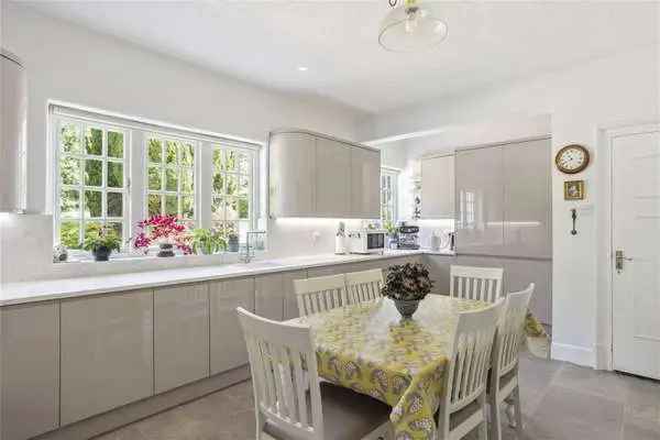 Fleet Hill, Finchampstead, Wokingham, Berkshire, RG40 4LJ | Property for sale | Savills