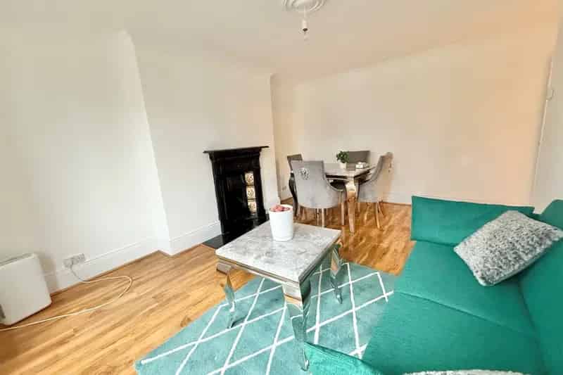 Three Bedroom Garden Flat Near Alexandra Park