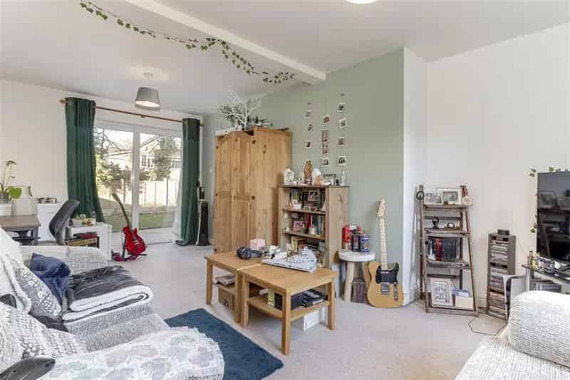 2 Bedroom Semi Detached House to Rent Near Horsforth Station