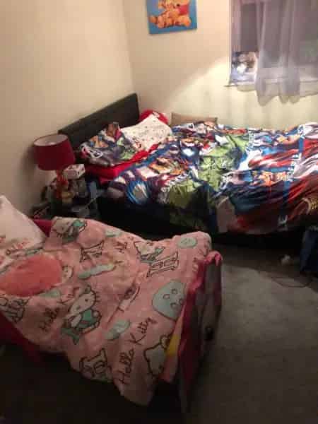 First Floor Flat Near Hainault Station Peaceful Area Private Parking