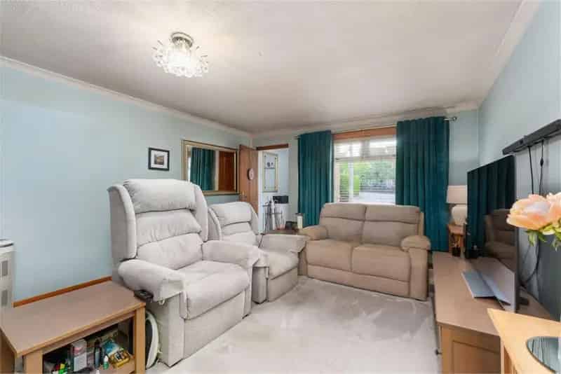 2 Bed Terraced House with Garden and Parking