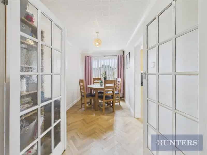 2 Bedroom House For Sale Near Town Centre