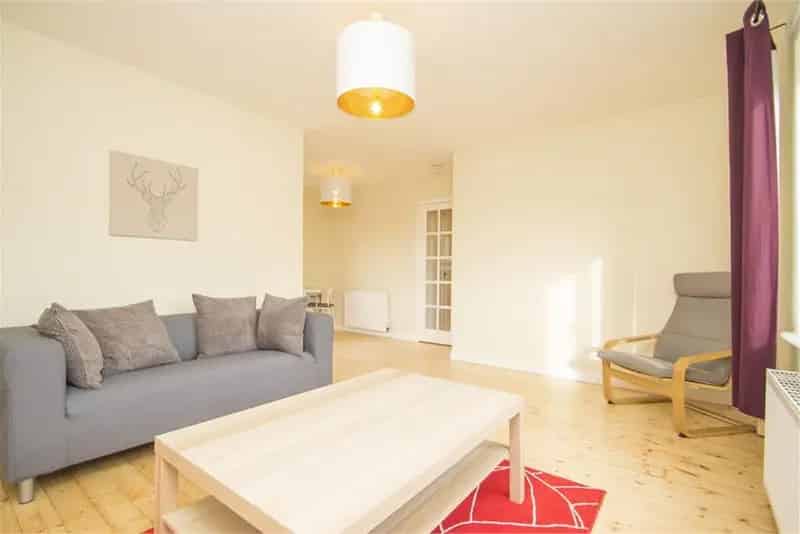 1 Bed Flat Upper 1 Reception Room Modern Kitchen Parking