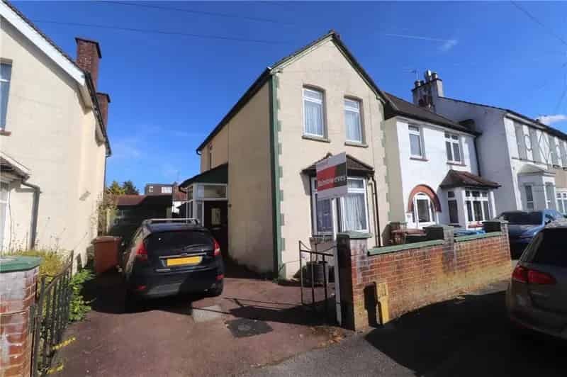 Three Bedroom Detached House with Garage and Garden