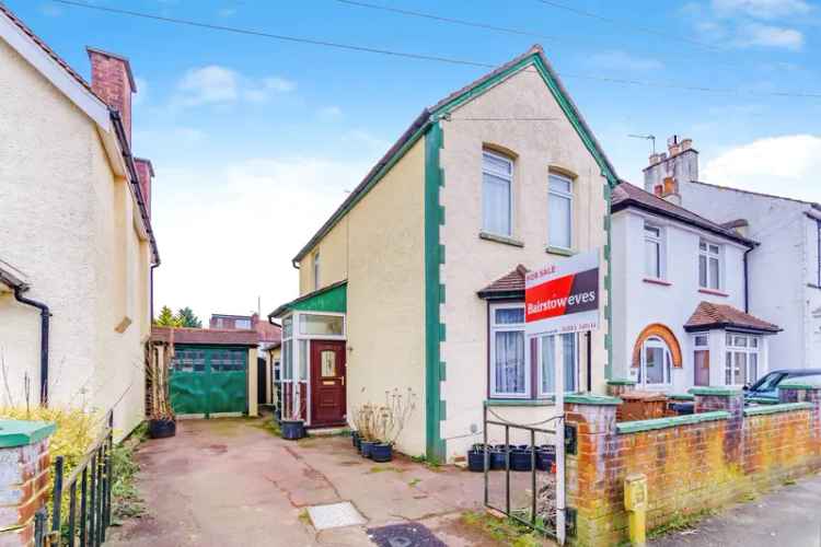 Three Bedroom Detached House with Garden and Garage