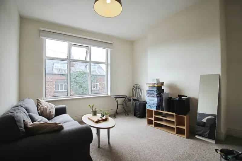 2 Double Bedroom Apartment Wilmslow Town Centre Parking