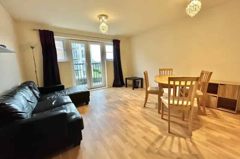 2 Bed Apartment Allocated Parking Modern Kitchen