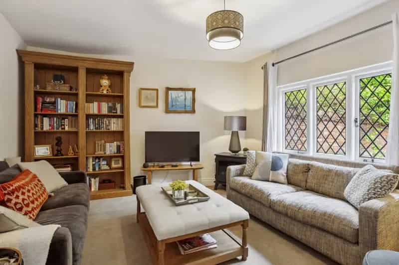 2 Bedroom Cottage For Sale Marlow