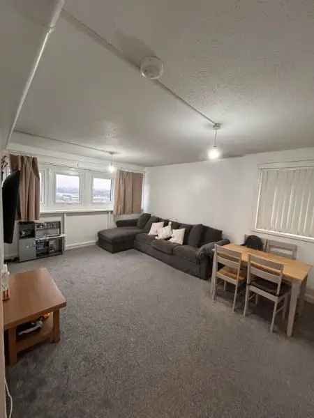 Flat For Rent in Metropolitan Borough of Solihull, England