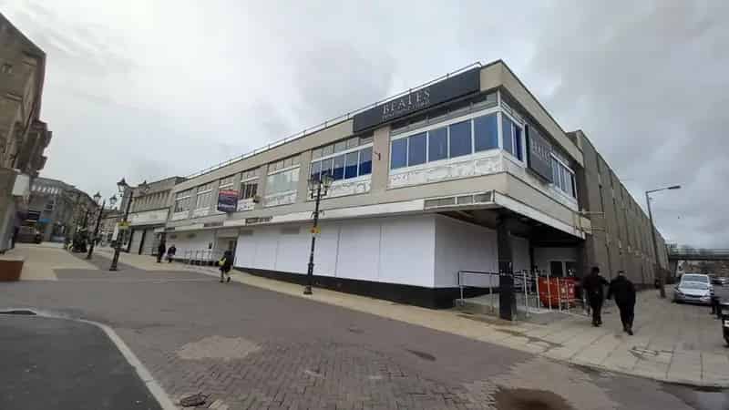 Former Department Store with Cafe and Staff Accommodation