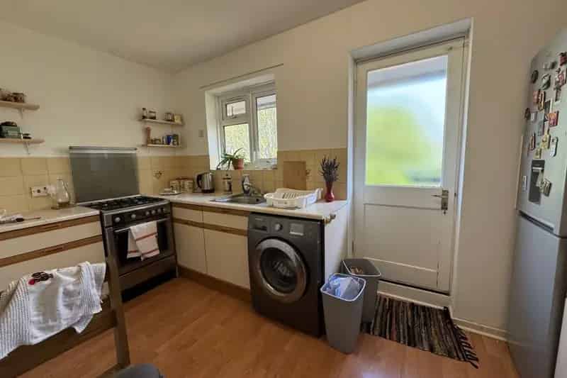 One Bedroom Flat Near Town Centre - Zero Deposit Option Available