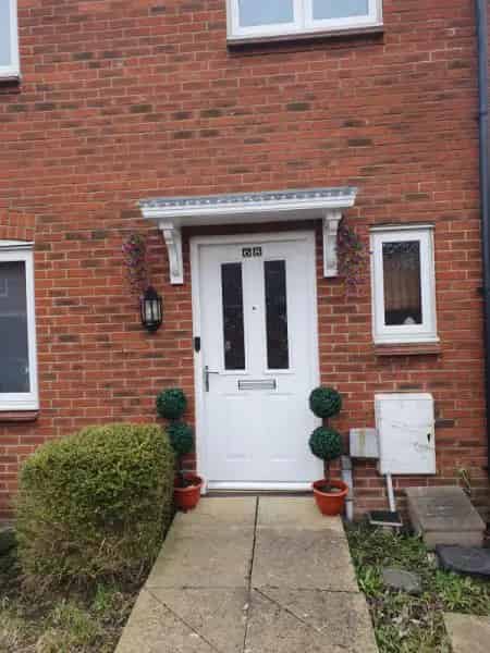 3 Bedroom House Lovely Rear Garden Close Amenities