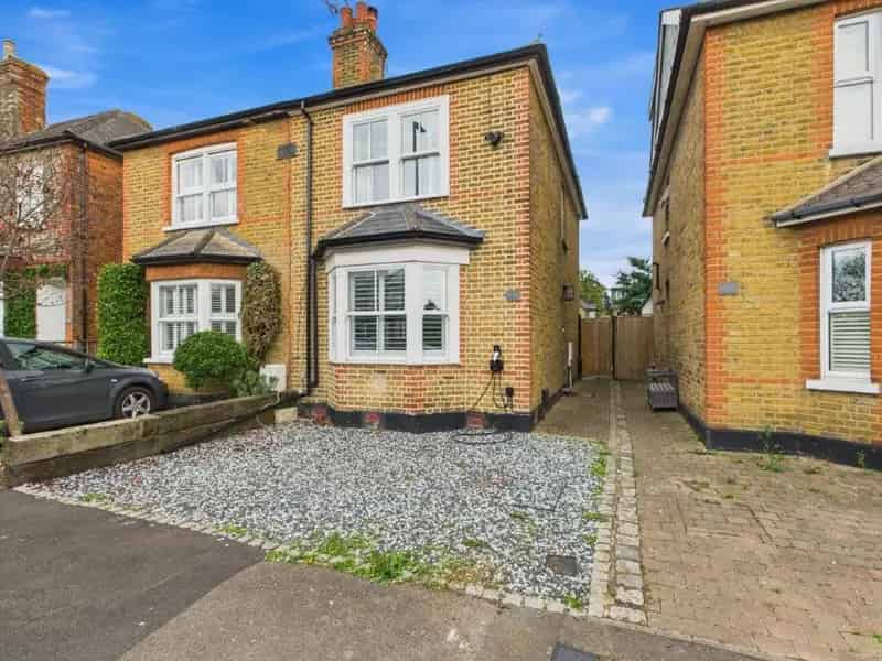 2 Bedroom House for Sale Hersham