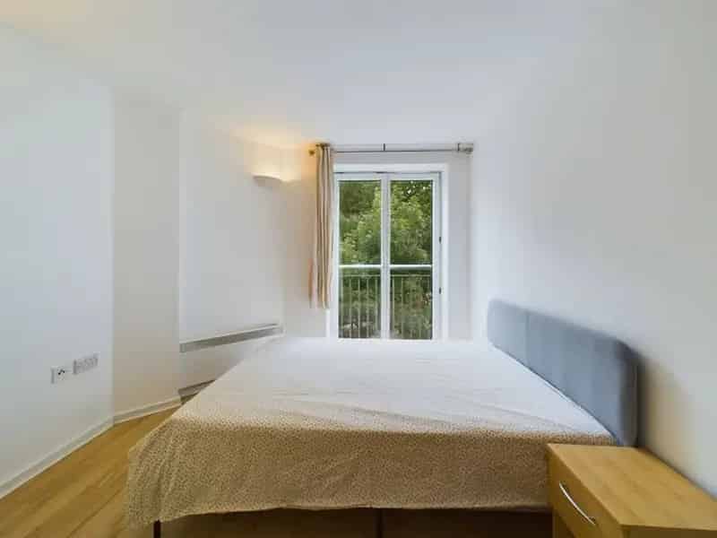 2 Bedroom Flat for Sale near Canary Wharf