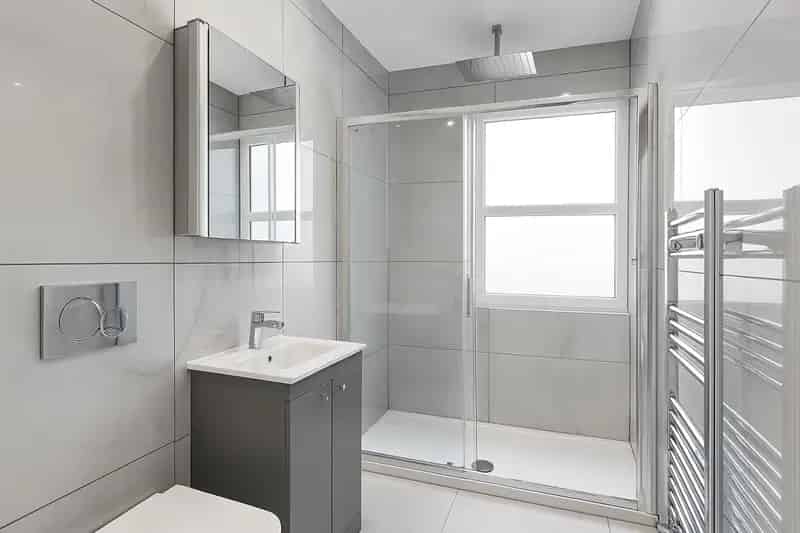 Studio Apartment To Let - Modern Open-Plan Design