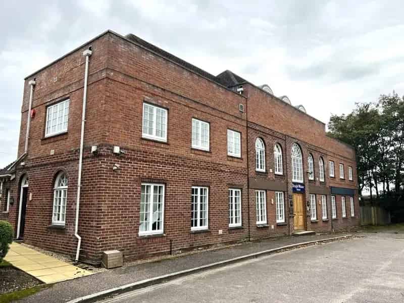 Ringwood Town Centre Office Suite 569 Sq Ft 2 Parking Spaces