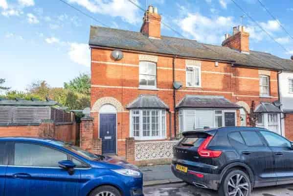 Charming 2-Bedroom House with Private Garden and Modern Amenities