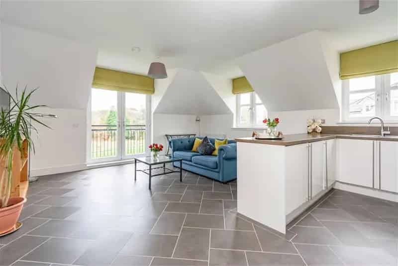 2 Bed Top Floor Flat Balerno South-West Balcony Allocated Parking