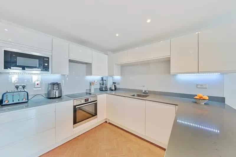 2 Bed 2 Bath Apartment with Balcony and Parking