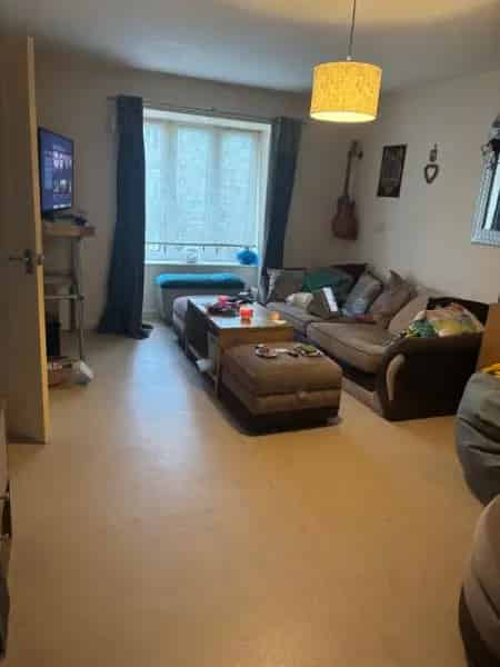 Spacious House with Solar Panels Near London Heathrow