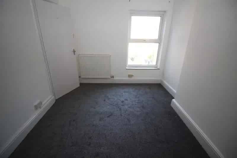 Newly Refurbished 2 Bedroom Flat Russell Park