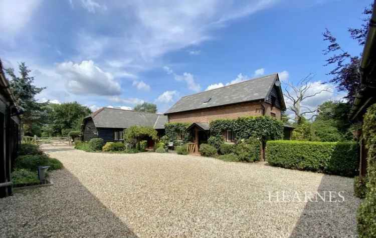 4 Bedroom Barn Conversion for Sale in Throop Village