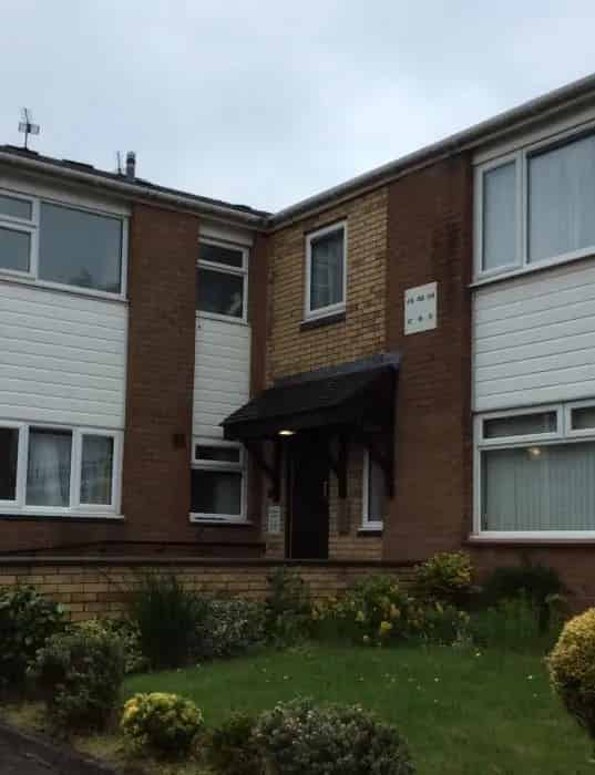 2 bed flat in Western Avenue